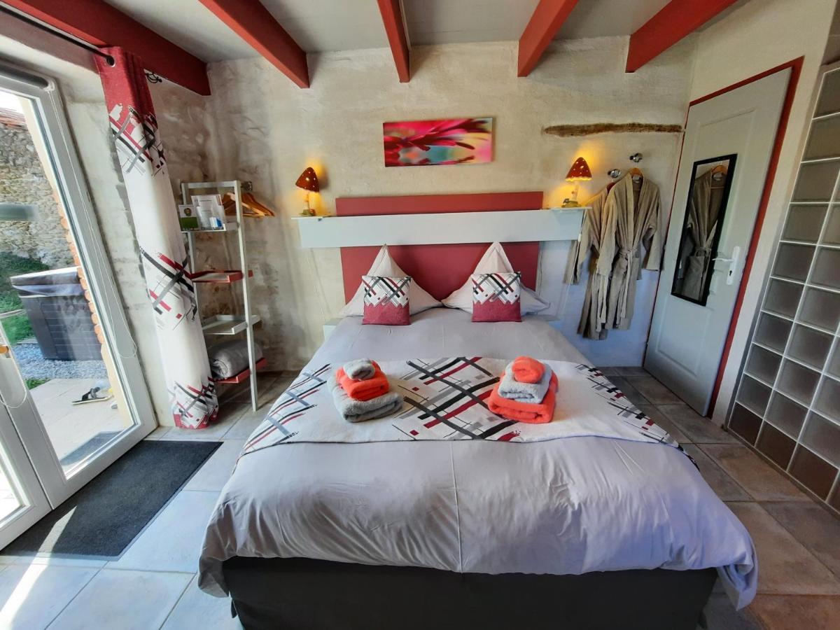 L'Echappee Tremoussante Bed and Breakfast Saint-Barthélemy-de-Vals Exteriör bild