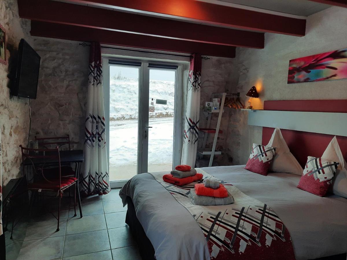L'Echappee Tremoussante Bed and Breakfast Saint-Barthélemy-de-Vals Exteriör bild