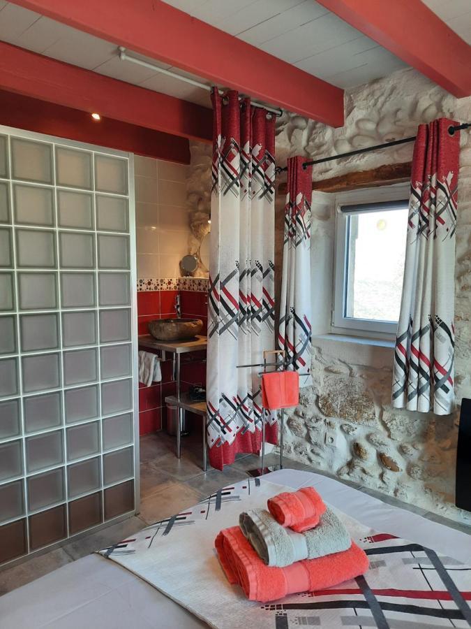 L'Echappee Tremoussante Bed and Breakfast Saint-Barthélemy-de-Vals Exteriör bild