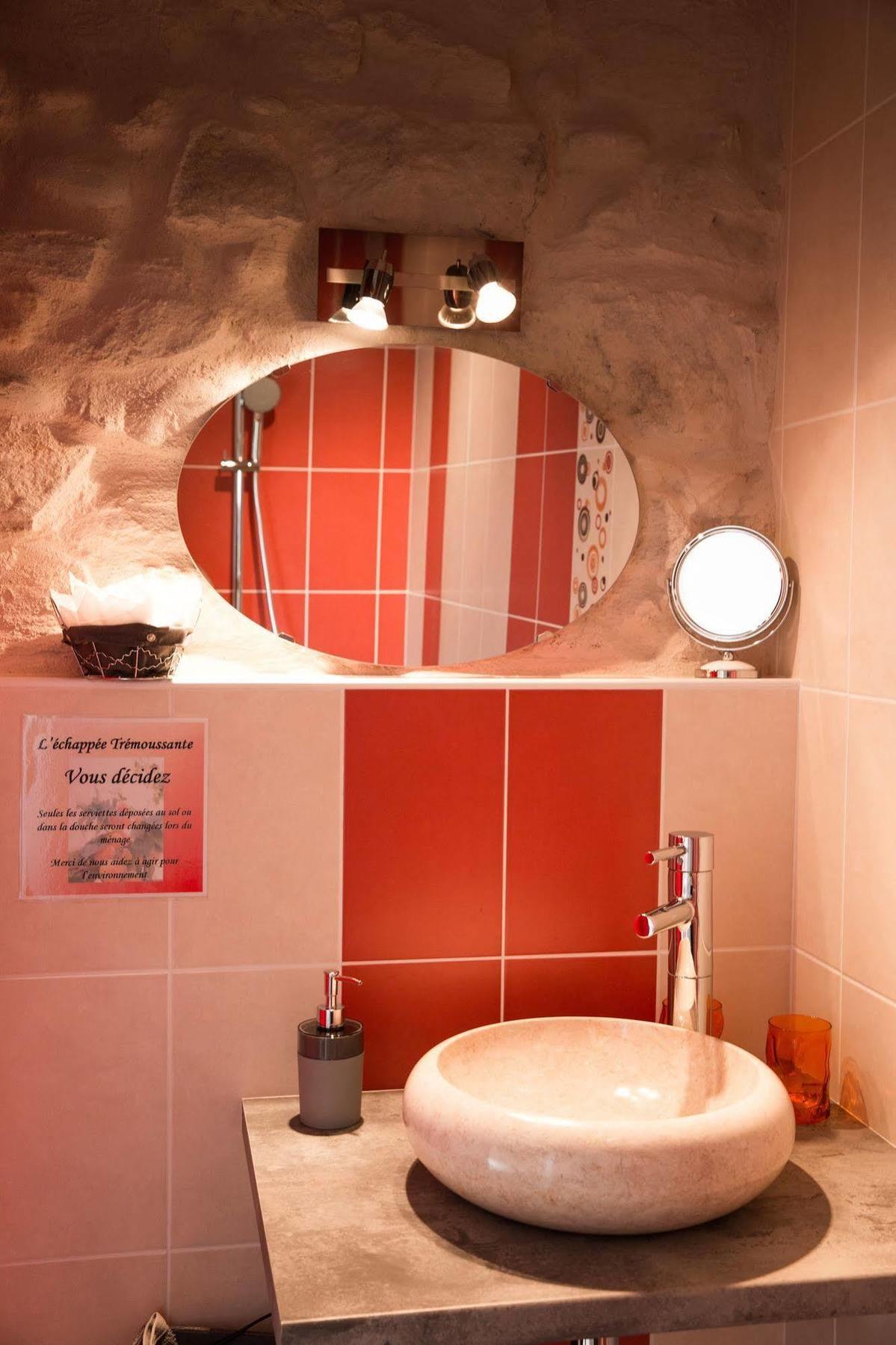 L'Echappee Tremoussante Bed and Breakfast Saint-Barthélemy-de-Vals Exteriör bild